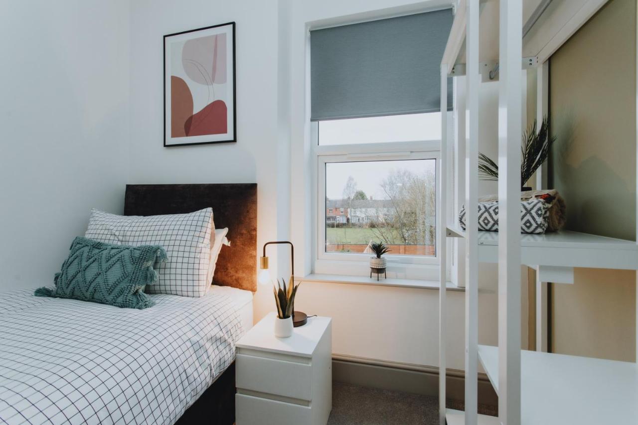 Townhouse House Ideal Contractors In Rugby Exterior photo